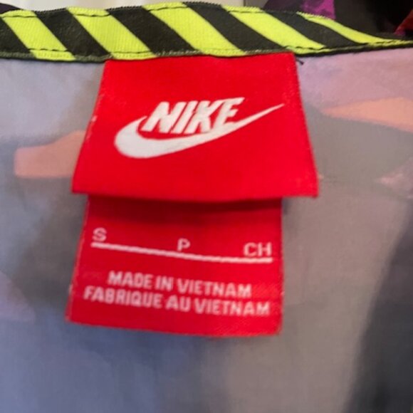 Nike Tech Hyperfuse Camo Windrunner Windbreaker, Size Small - Picture 2 of 5